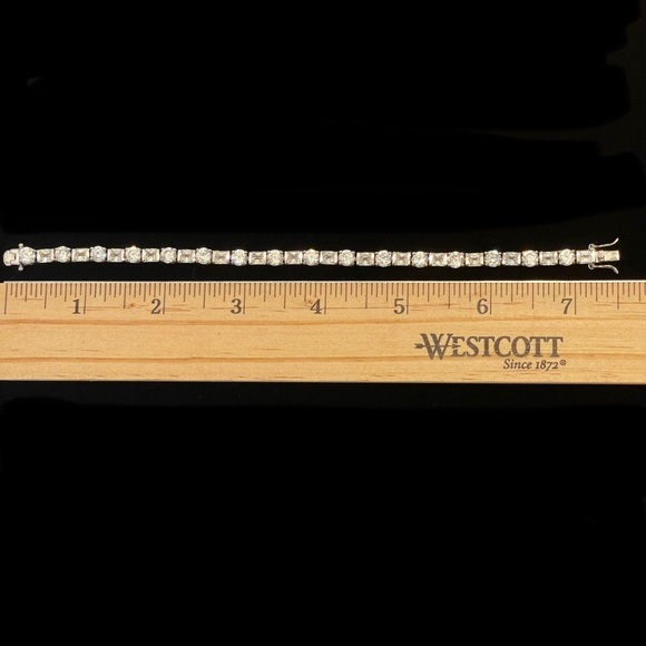 ✅ SOLD ✅ TENNIS BRACELET Gorgeous Sterling Silver & CZ 7.5” - Picture 3 of 16